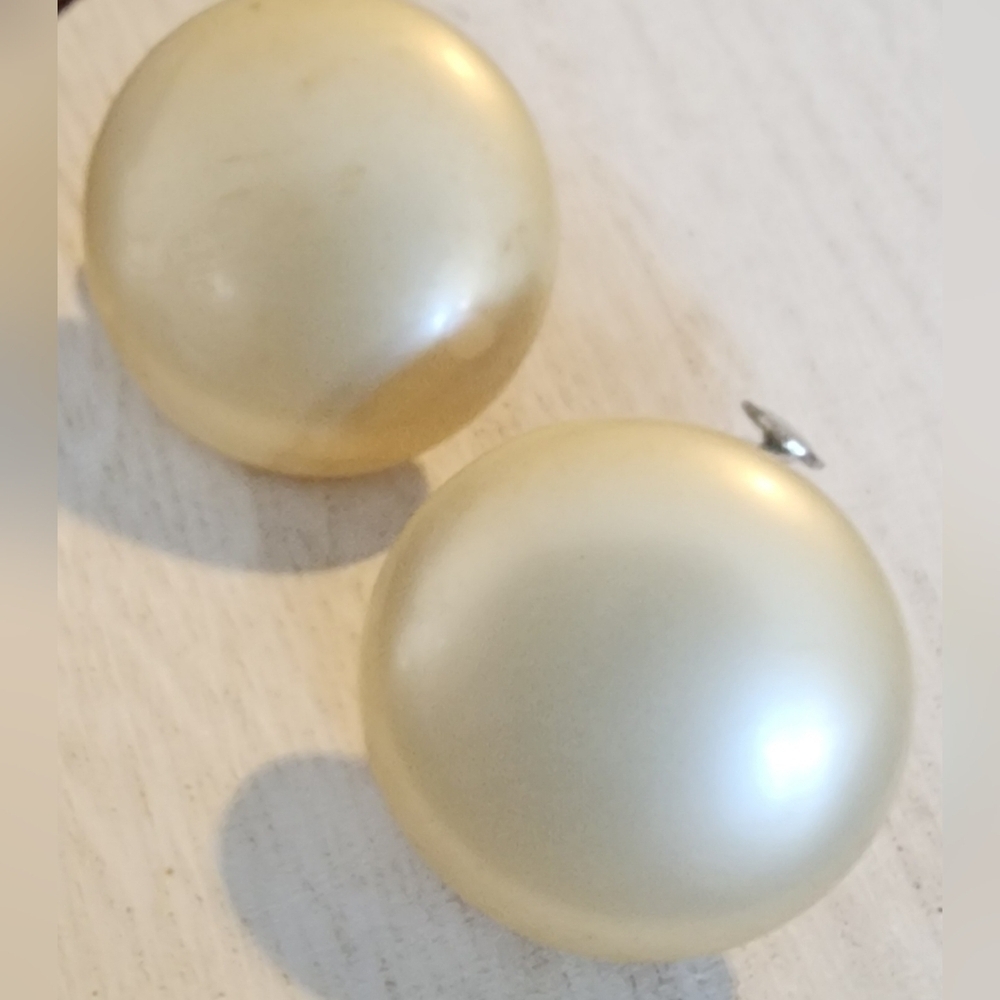Vintage  Marvella Faux Pearl Screw Back Earrings